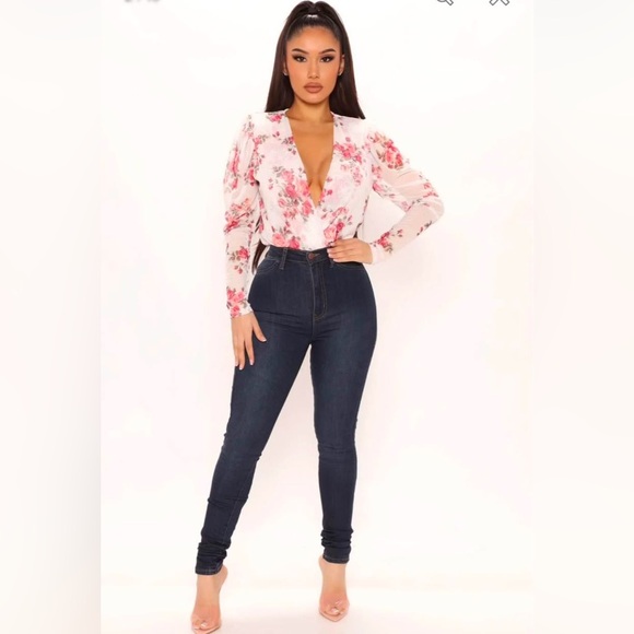 2/$40🔥 Host Pick 🔥 Sheer Floral Bodysuit - Picture 2 of 3